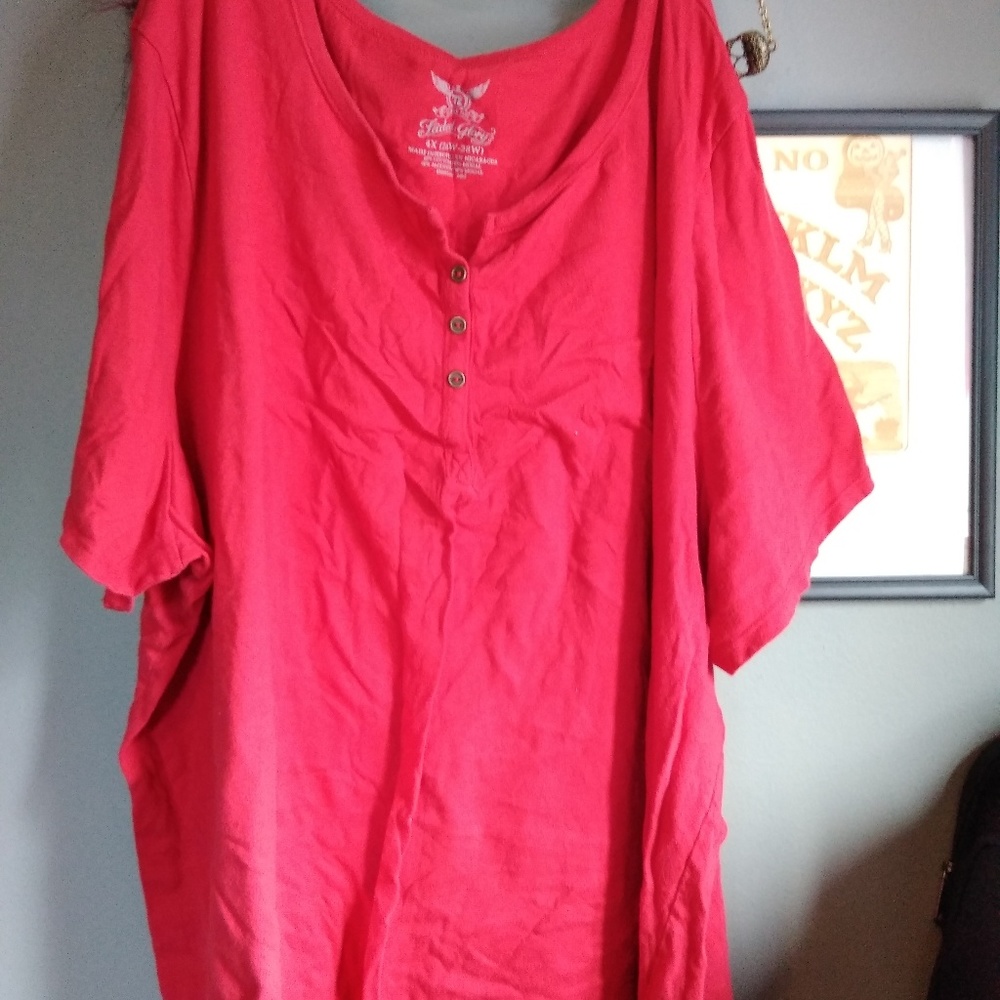 Red short sleeve t-shirt